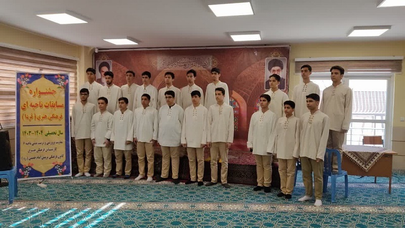 راهیابی گروه سرود دبیرستان به مرحله استانی
